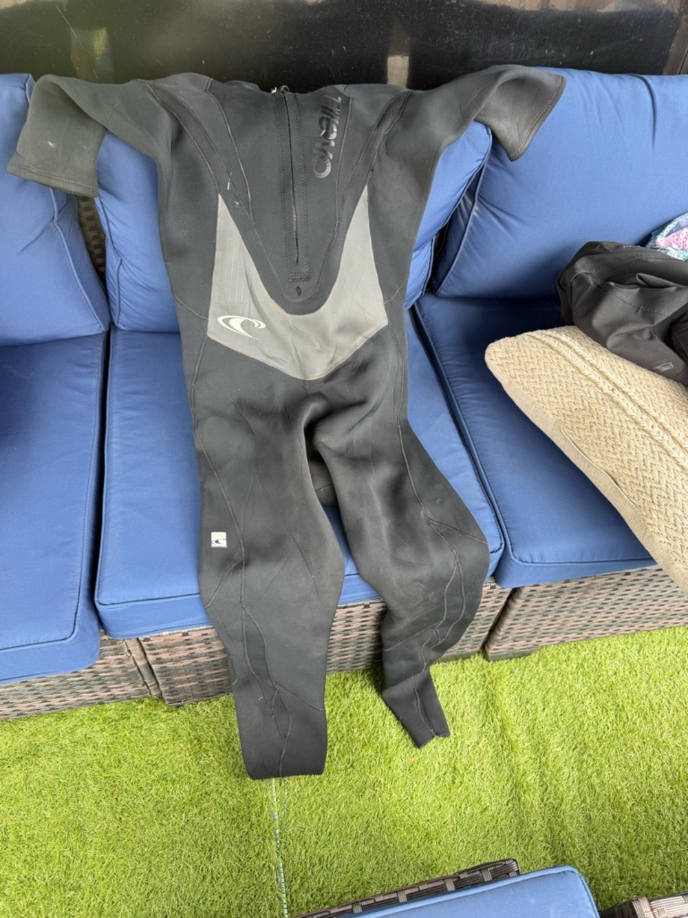 O'Neill Black Wetsuit  Santa Cruz addition with Cream Graphic Interior